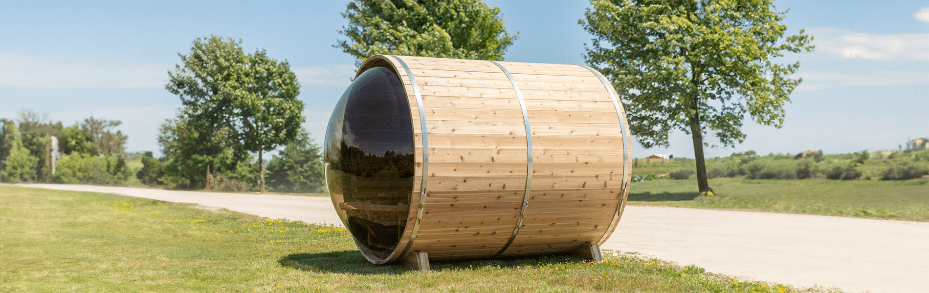 Panoramic Cedar Barrel Saunas for Ultimate Comfort