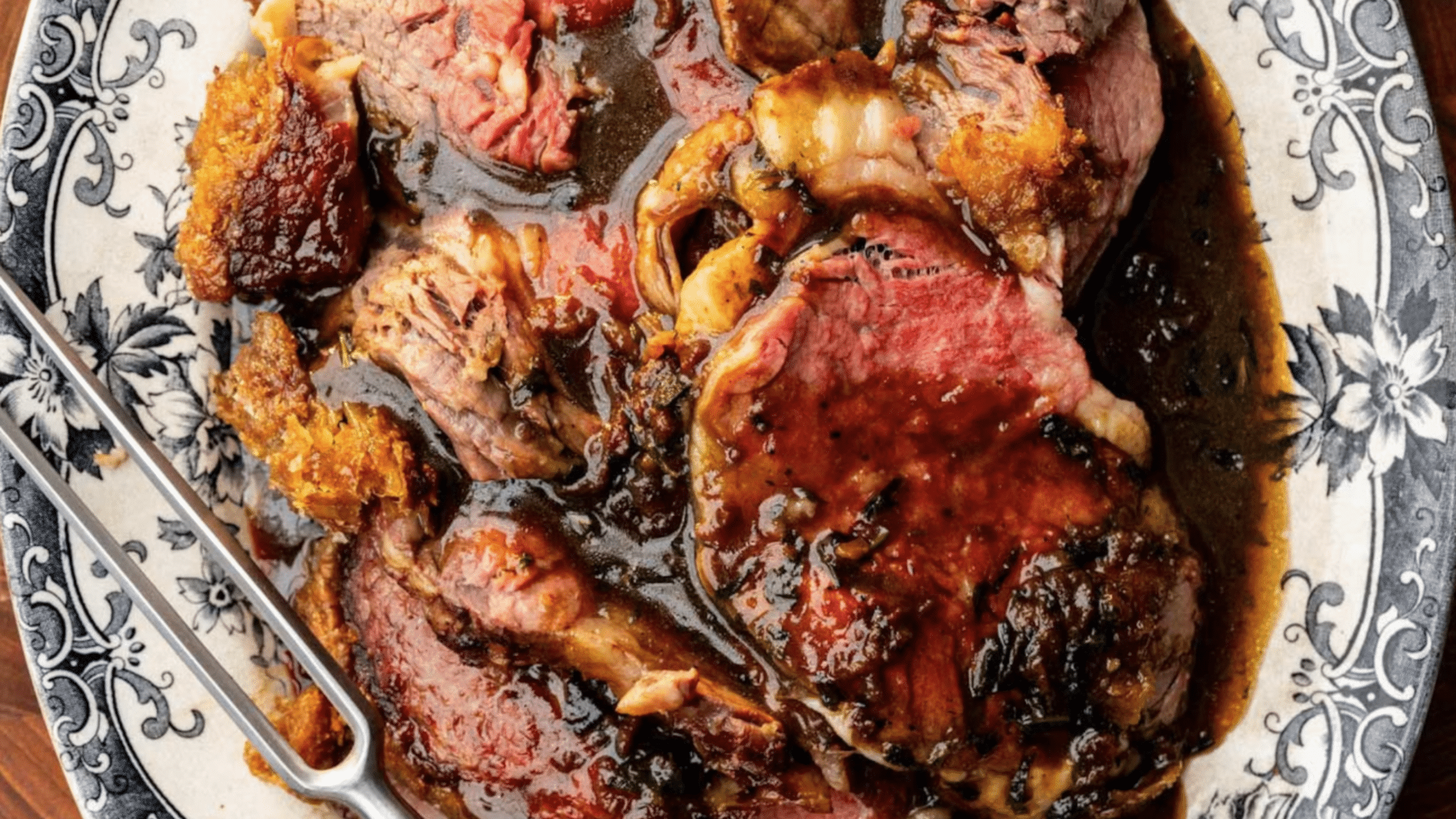 Big Green Egg Christmas Recipes - Roasted Rib of Beef with Bone Marrow ...